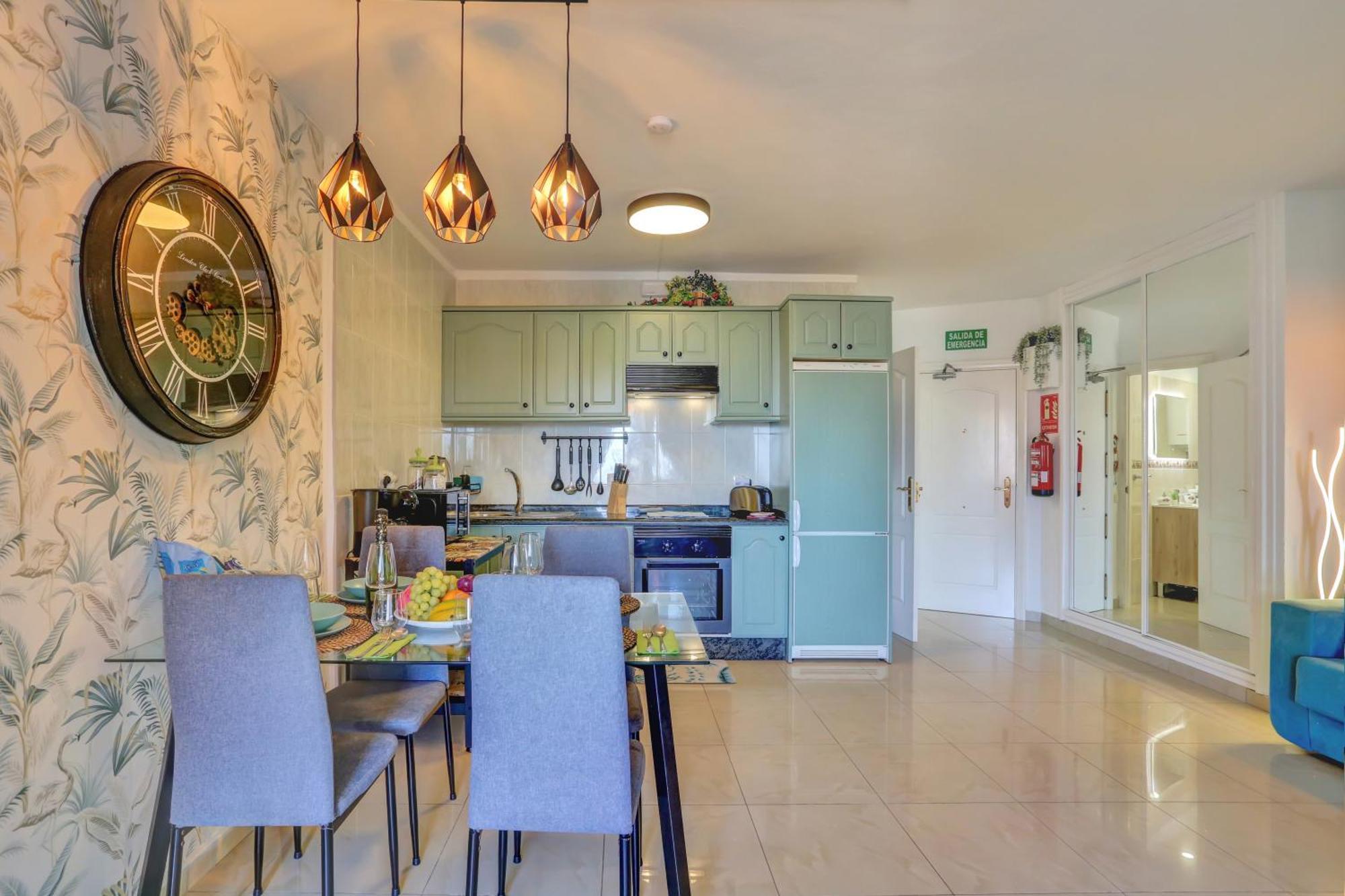 Luxory Dreamy Sunset, Seafront, Direct Access To The Promenade,Wifi,Pool,Free Parking Διαμέρισμα Los Cristianos  Εξωτερικό φωτογραφία